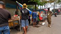 Kecamatan Jatiuwung Tertibkan PKL dan Spanduk Liar Secara Persuasif