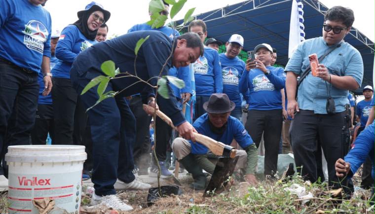 Bupati Maesyal Ajak Warga Gencarkan Gotong Royong Lewat Gerakan Langit Biru Indonesia Bersih dan Asri