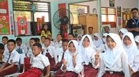 Fakultas MIPA UI dan PT TOA Berikan Hibah Alat EWS Gempa Bumi di SDN Pasauran 1 Cinangka