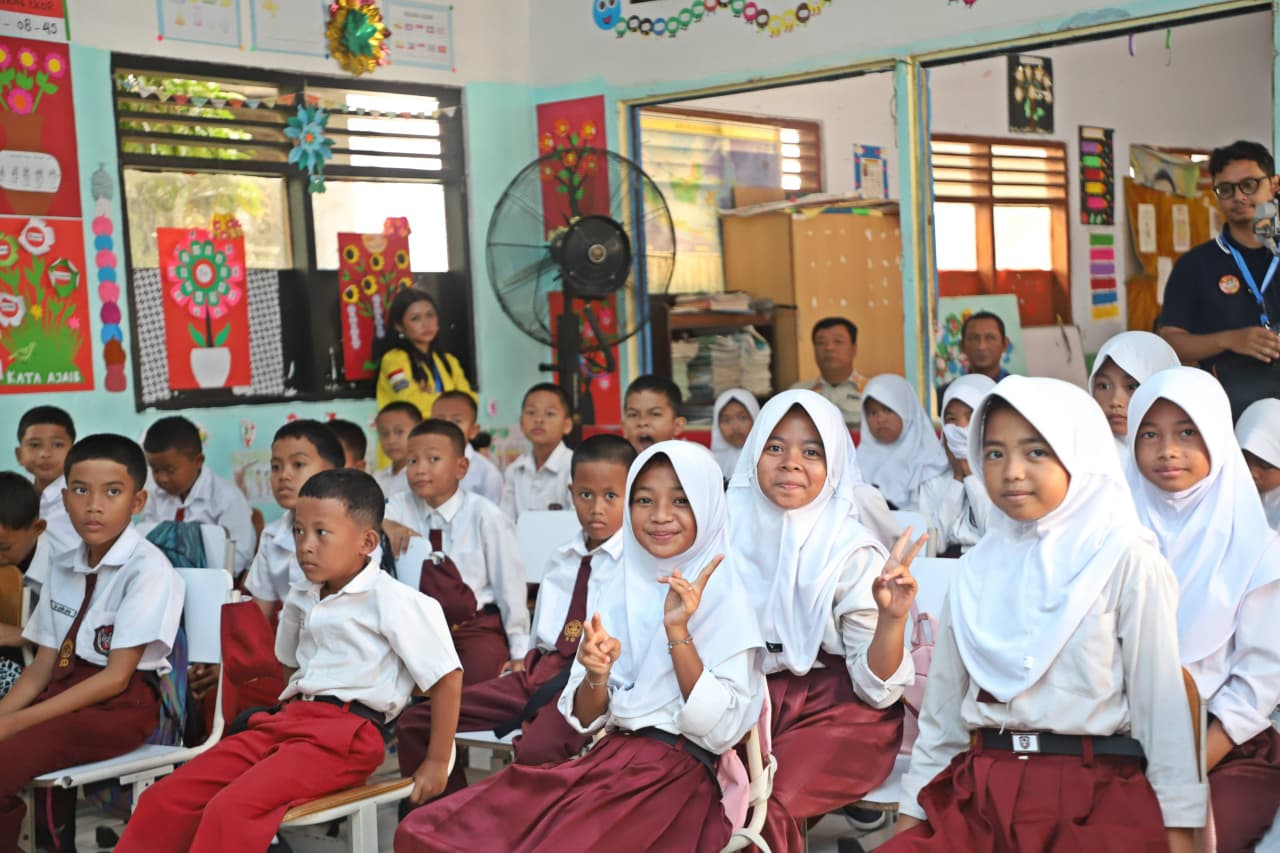 Fakultas MIPA UI dan PT TOA Berikan Hibah Alat EWS Gempa Bumi di SDN Pasauran 1 Cinangka