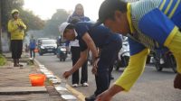 Sambut HUT RI ke-81, Sachrudin Pimpin Aksi Bersih Kota dan Pembagian Bendera