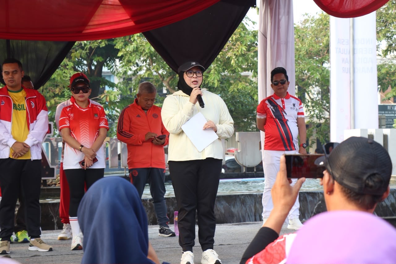 Jalan Sehat Meriahkan HUT RI, Wabup Intan Ingatkan Pentingnya Kebersamaan