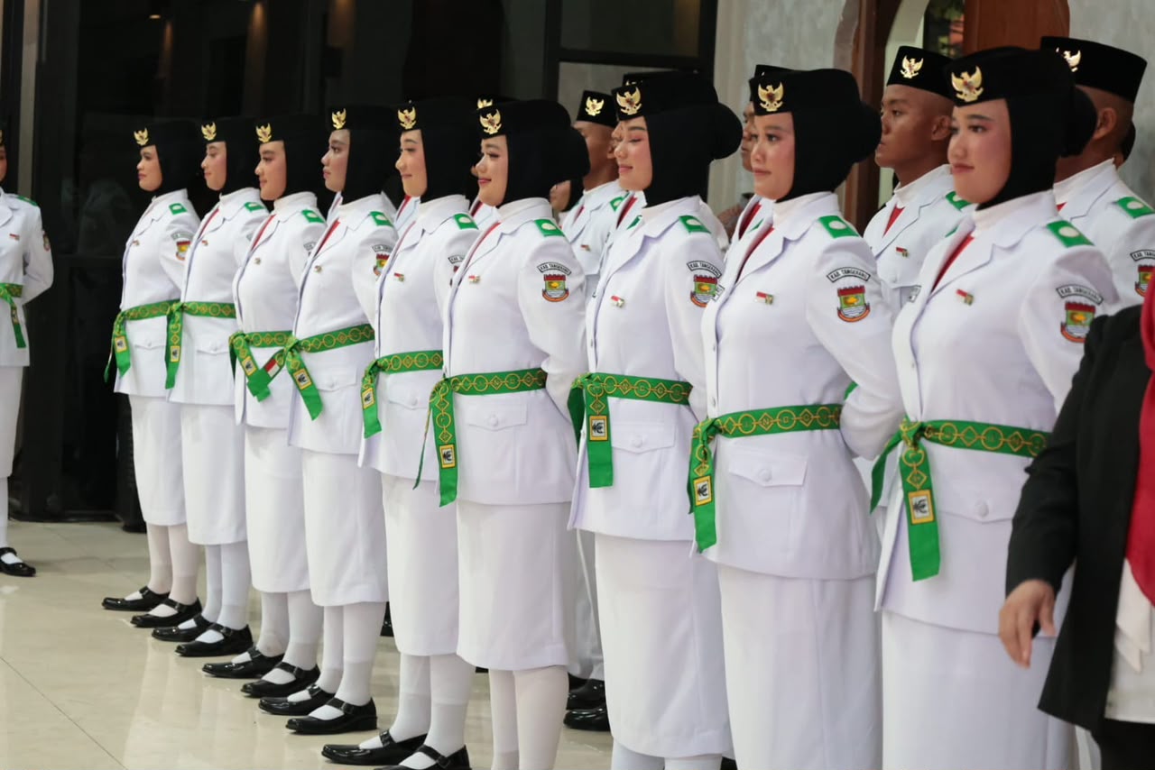 Bupati Tangerang Kukuhkan 54 Paskibraka, Siap Jalankan Tugas pada HUT ke-81 RI