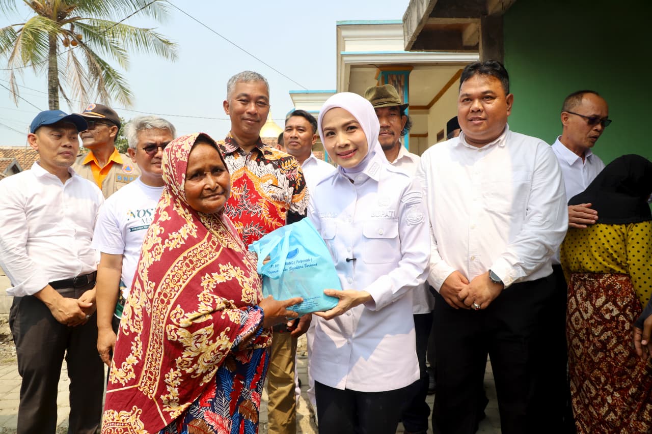 Darurat Kekeringan Akibat El Nino, Bupati Serang Ratu Zakiyah Salurkan Air Bersih dan Bantuan Pangan