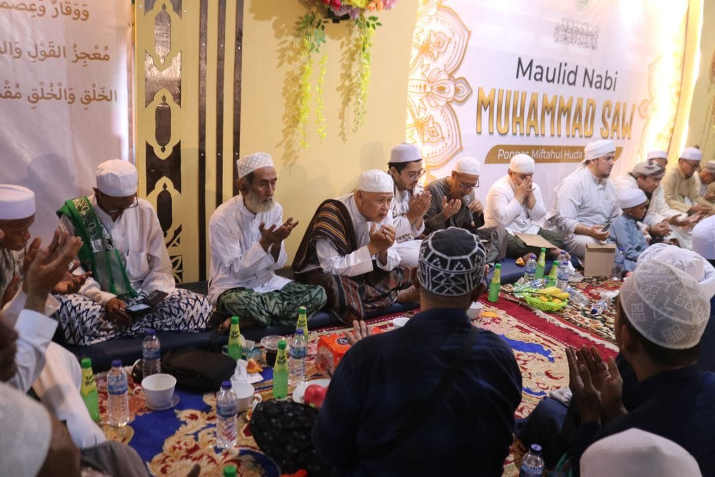 Maulid Nabi di Ponpes Miftahul Huda Annidzom, Ribuan Jamaah dan Puluhan Habaib Serukan Keteladanan Rasulullah