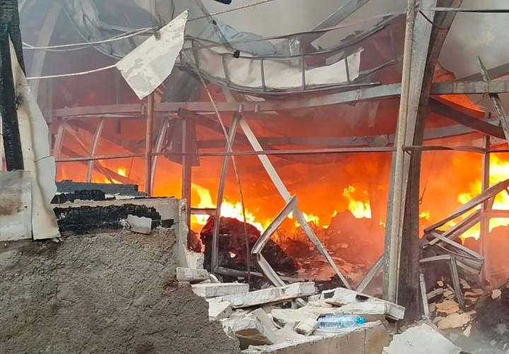 BPBD Kota Tangerang Turun Bantu Penanganan Kebakaran Pabrik Tahu di Pondok Kacang Timur