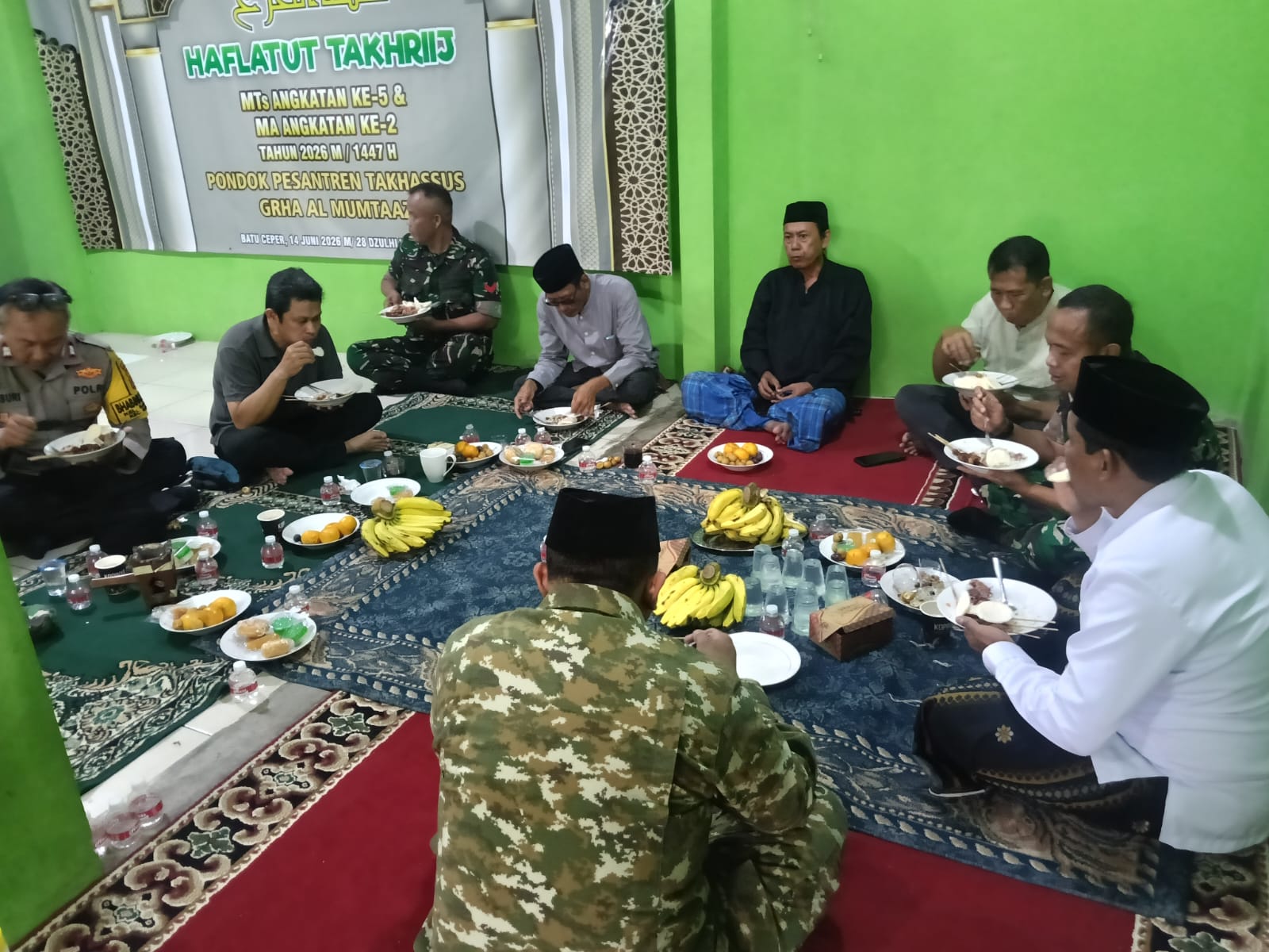 Koramil 02/Batuceper Gelar Bakti Sosial, Khitan Gratis hingga Makan Siang Bersama Warga