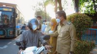 Antisipasi Abu Vulkanik Krakatau, Wali Kota Sachrudin Bagikan Masker kepada Masyarakat