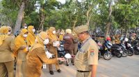 Dampak Abu Vulkanik Dinkes Kabupaten Tangerang Bagikan Masker ke Warga