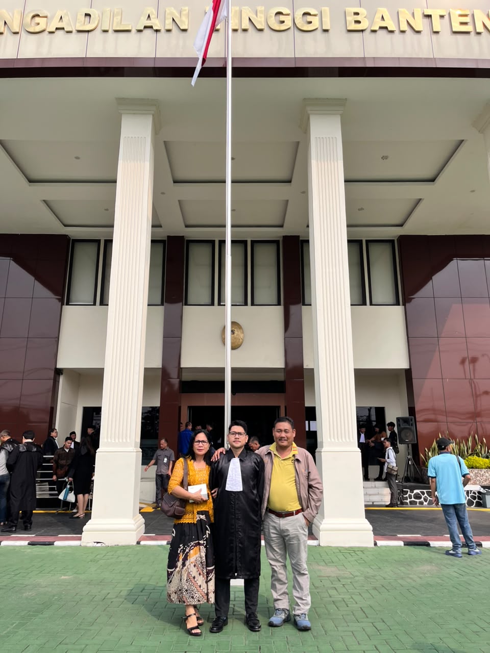 Anak Seorang Wartawan, Hizkia Raymond Sinaga S.H Gelar Pengambilan Sumpah Advokat