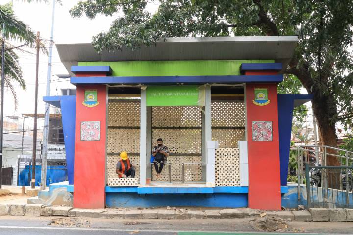 Dishub Kota Tangerang Lakukan Perbaiki Halte