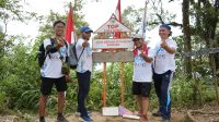 Bendera 500 Tahun Kabupaten Serang Dikibarkan di Puncak Gunung Prakasak Ciomas.