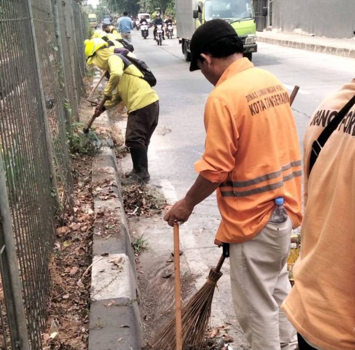 DLH dan DPUPR Kota Tangerang Bersinergi Jaga Kebersihan Kawasan Tol Buaran