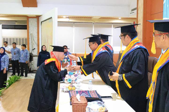 Pemkot Tangerang Wisuda Sekolah Lansia Angkatan Kedua