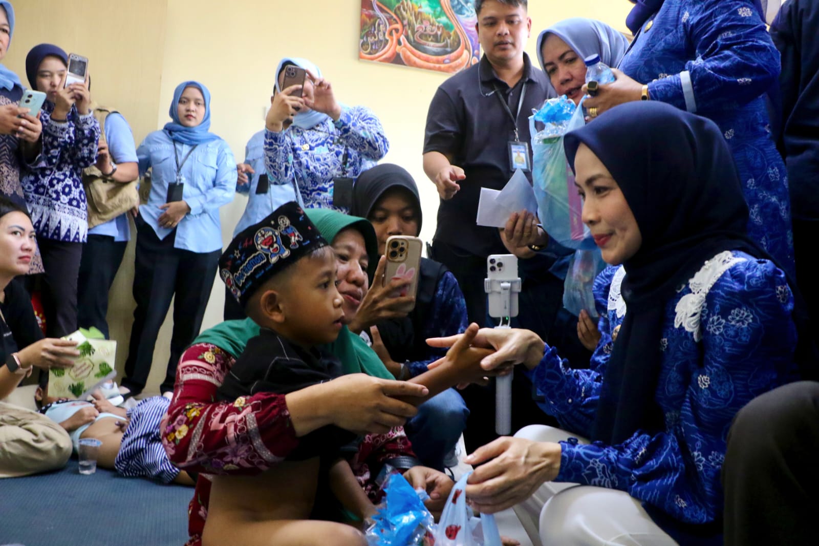 Hari Jadi ke-500 Kabupaten Serang, Bupati Ratu Zakiyah Bagikan 14.500 Paket Sembako.
