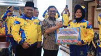 Apresiasi Atlet Berprestasi, Sachrudin Serahkan Bonus Kontingen Popda dan Peparpeda Banten 2026