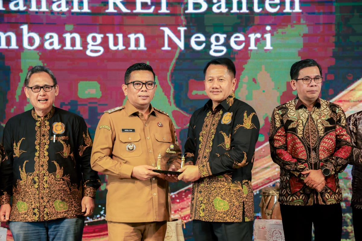 Dukung Program 3 Juta Rumah, Gubernur Andra Soni Raih Penghargaan dari REI Banten